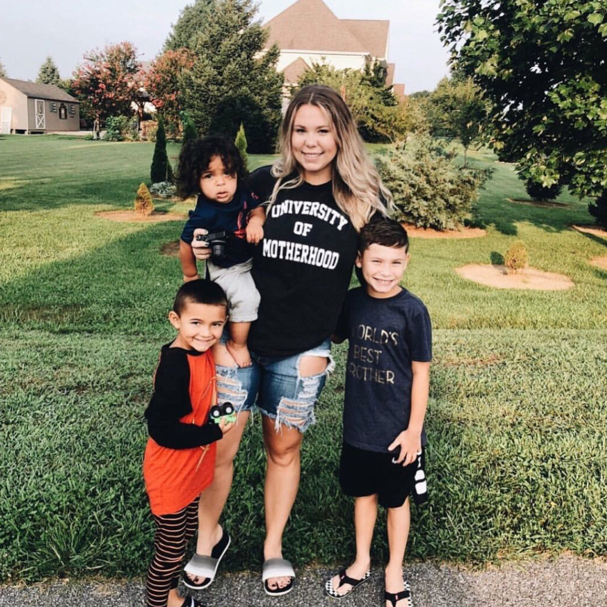 "University of Motherhood©" Vintage Tee - Mom Culture
